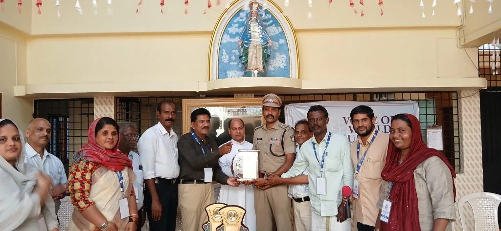 BEST SERVICE PERSONS HONOURED BY VOWF