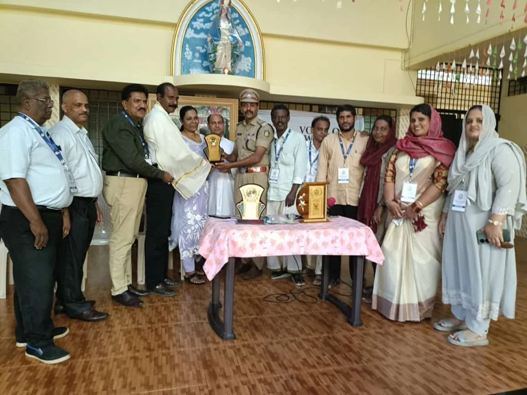 BEST SERVICE PERSONS HONOURED BY VOWF